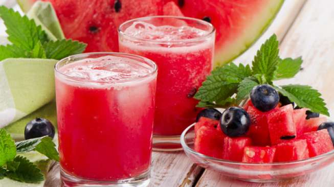 Alasan Hindari Minum Air Setelah Makan Semangka!