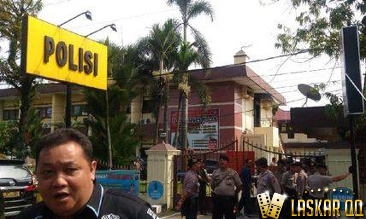 Densus88 Mengamankan Guru Ngaji di Medan