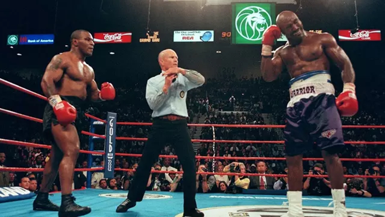Kilas Balik Mike Tyson vs Evander Holyfield: Partai Besar yang Tak Terduga
